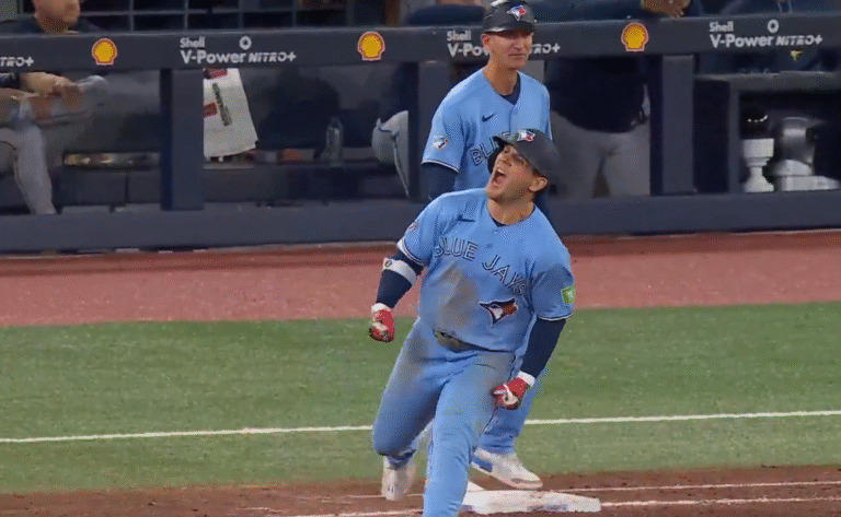 Daulton Varsho le da el triunfo a los Azulejos con Grand Slam