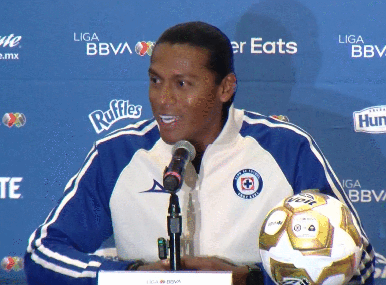 Joel Huiqui confía en el apoyo celeste y asegura que Cruz Azul tiene casa en todo México