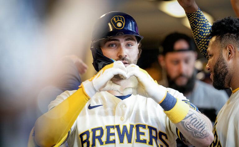 Christian Yelich luce en triunfo de Cerveceros