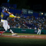 Toros cae en festival ofensivo ante Rieleros y queda abajo en la serie