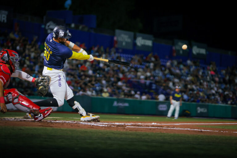 Toros cae en festival ofensivo ante Rieleros y queda abajo en la serie