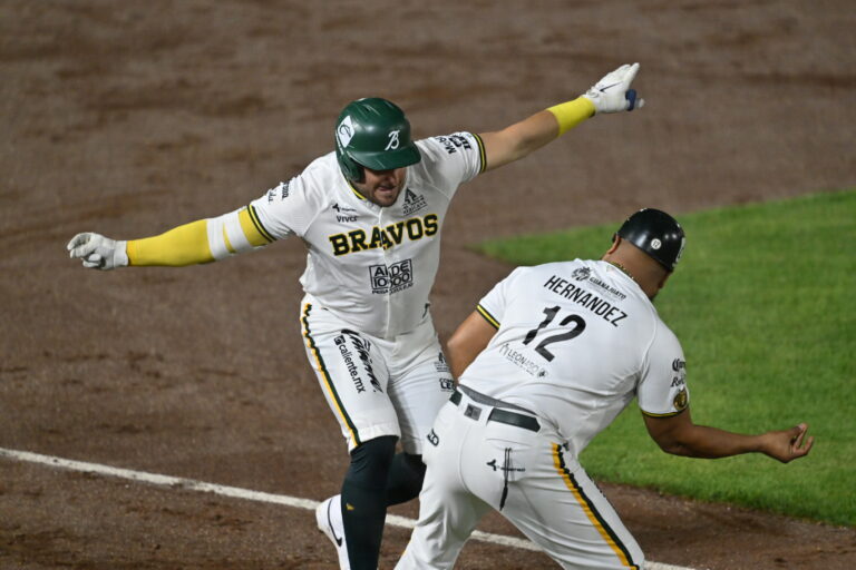 Bravos apalea 14-4 a los Diablos Rojos