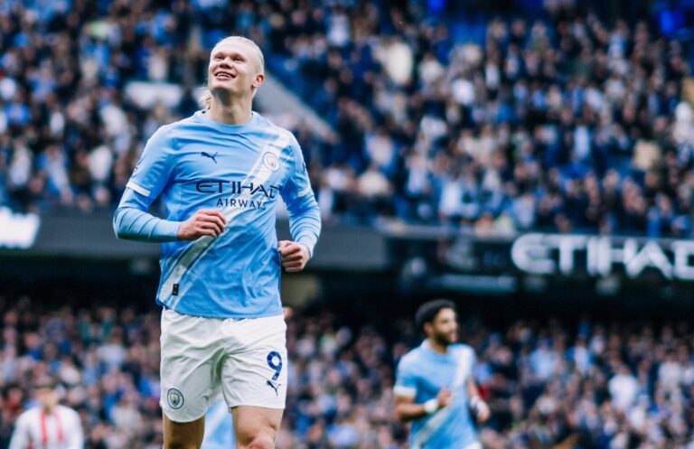 Manchester City derrota 3-0 sobre Brentford y sigue en la pelea por título