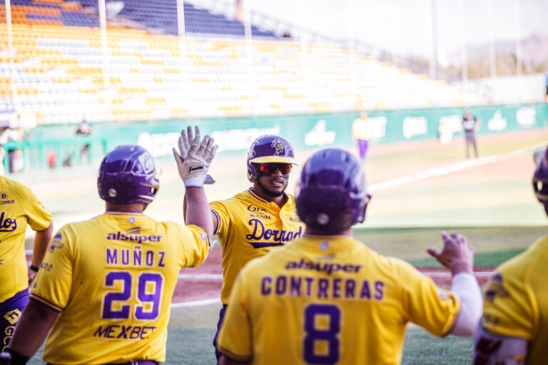 Dorados blanquea a los Saraperos