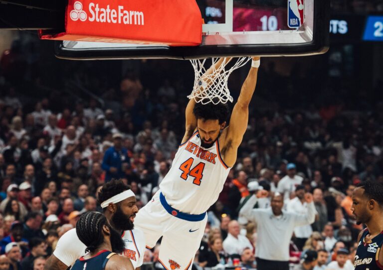 Knicks aplastan a Cavaliers y regresan a unas Finales de la NBA tras 27 años