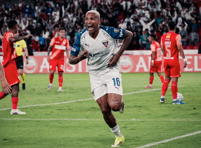 LDU Quito remonta ante Always Ready y avanza a octavos de final de la Libertadores