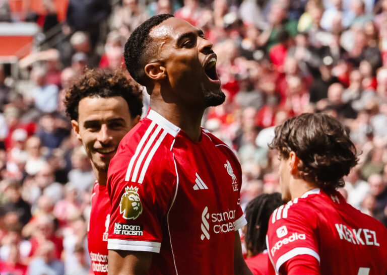 Liverpool y Chelsea empatan a uno en Anfield