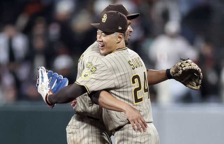Padres desatan ofensiva y se imponen con autoridad a Giants en Oracle Park