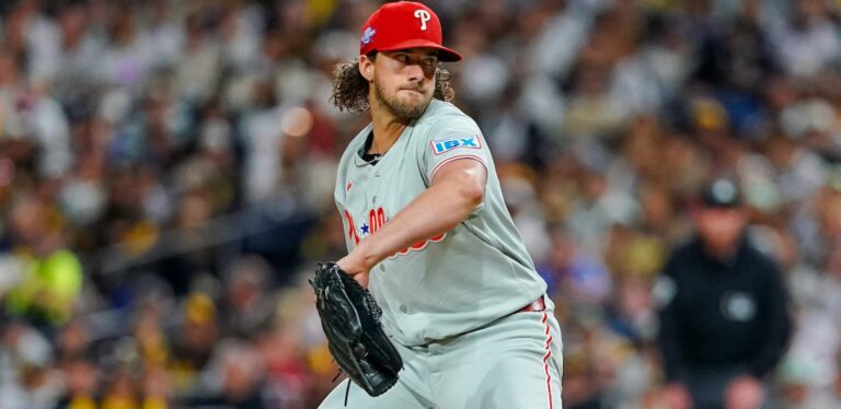 Aaron Nola brilla y los Phillies derrotan 4-3 a los Padres