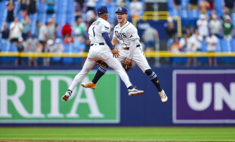 Rays reaccionan en la octava y remontan a Orioles para mantener el liderato del Este
