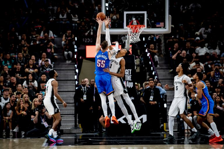 Wembanyama domina y Spurs aplastan al Thunder para empatar la serie del Oeste