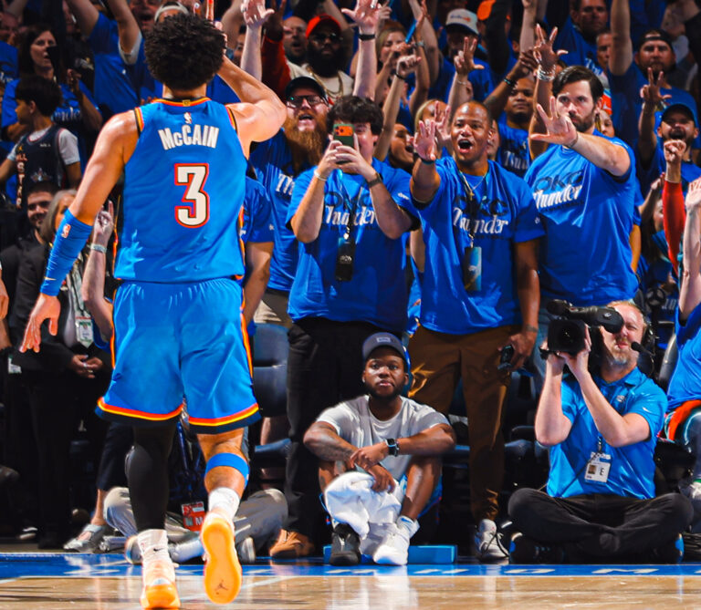 Thunder aplasta 108-90 a los Lakers