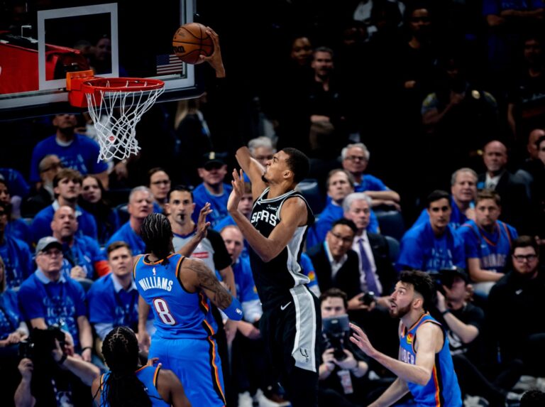 Victor Wembanyama le da el triunfo a los Spurs 122-115 sobre Thunder