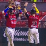 Piratas pega primero ante Leones