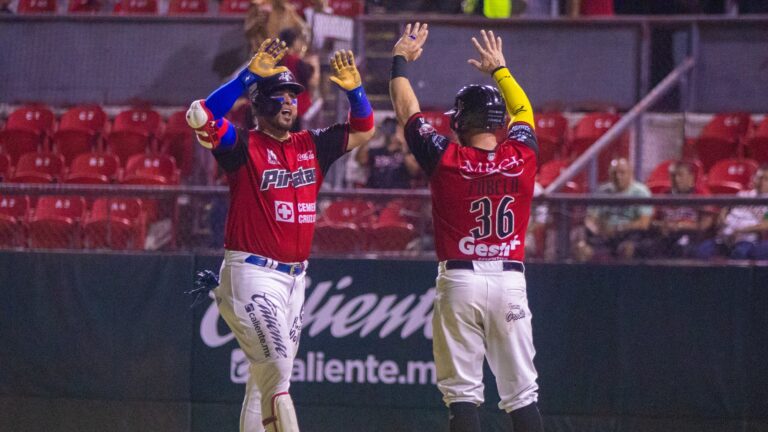 Piratas pega primero ante Leones