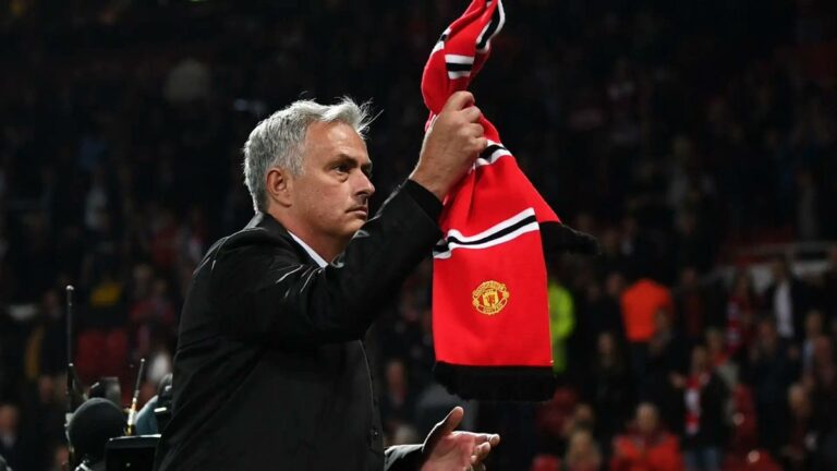 José Mourinho niega contactos con Real Madrid y deja en suspenso su futuro