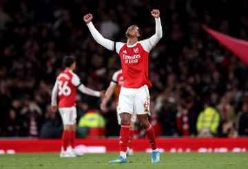 Arsenal acaricia el campeonato de la Premier League