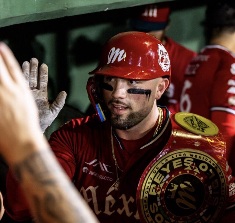 Ornelas define en extra innings y Diablos pega primero en la Serie Roja