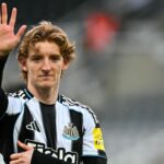 Anthony Gordon se acerca al Barcelona tras someterse a revisión médica