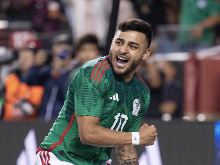 Alexis Vega reconoce problemas en la rodilla, pero mantiene intacto su sueño mundialista