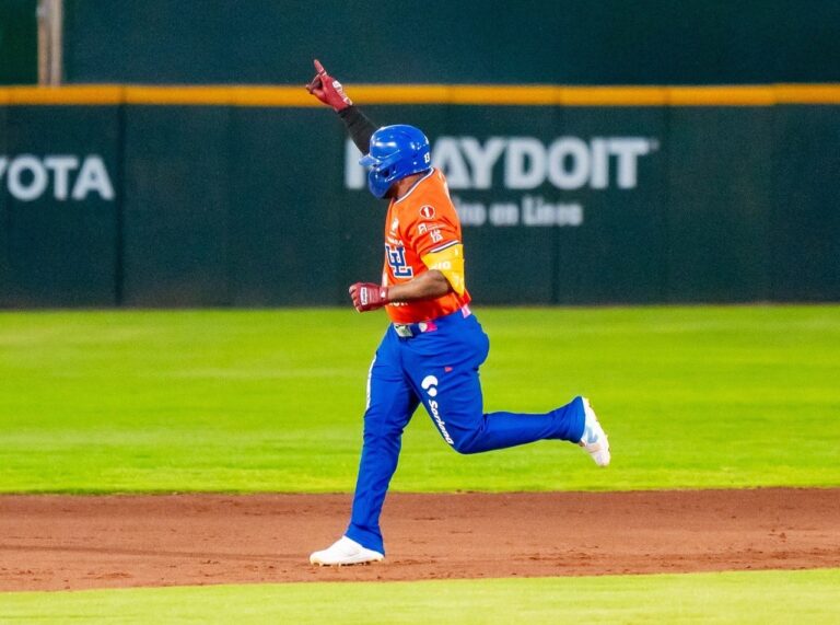 Algodoneros apalea a Caliente de Durango con noche histórica de Eguy Rosario