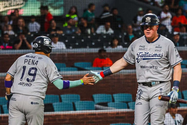 Carlos Soto silencia el Madero y da a Sultanes el primer juego del Clásico del Norte