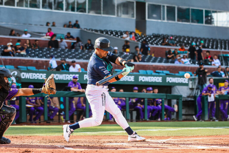 Saraperos dejan tendidos a Dorados y completan dramática remontada en extra innings