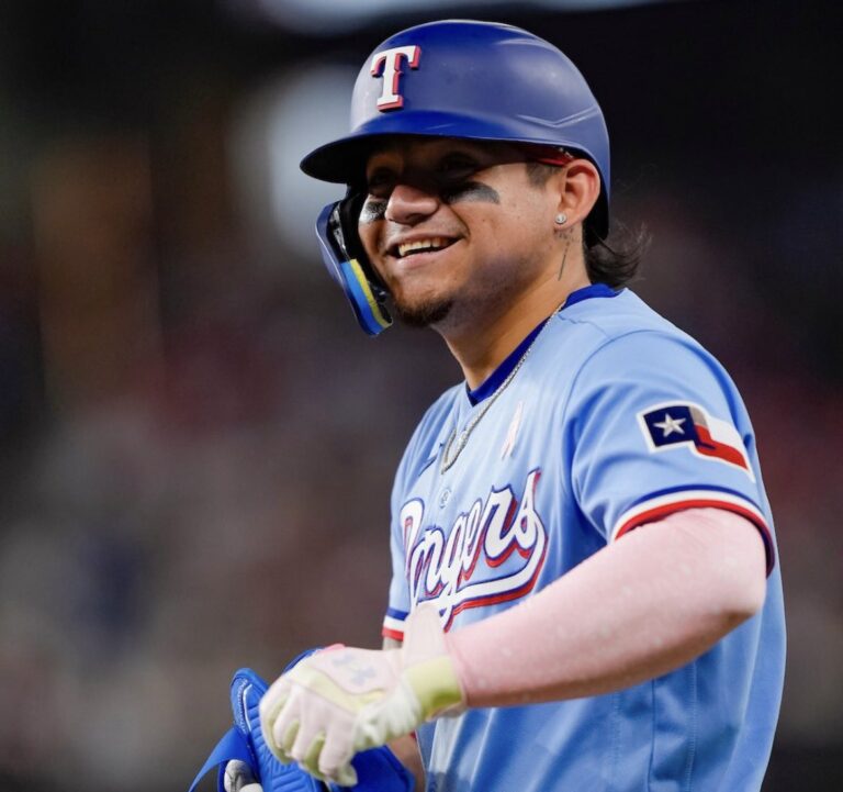 Rangers reaccionan a tiempo y derrotan a Guardians para mantenerse en la cima del Oeste