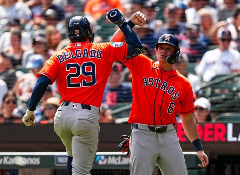 Astros remontan en entradas extras y vencen a Tigers con tarde estelar de Isaac Paredes