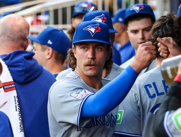 Blue Jays sorprenden a los líderes Braves con explosiva novena entrada