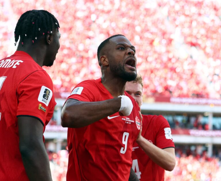Canadá rescata el empate ante Bosnia y Herzegovina en su debut mundialista