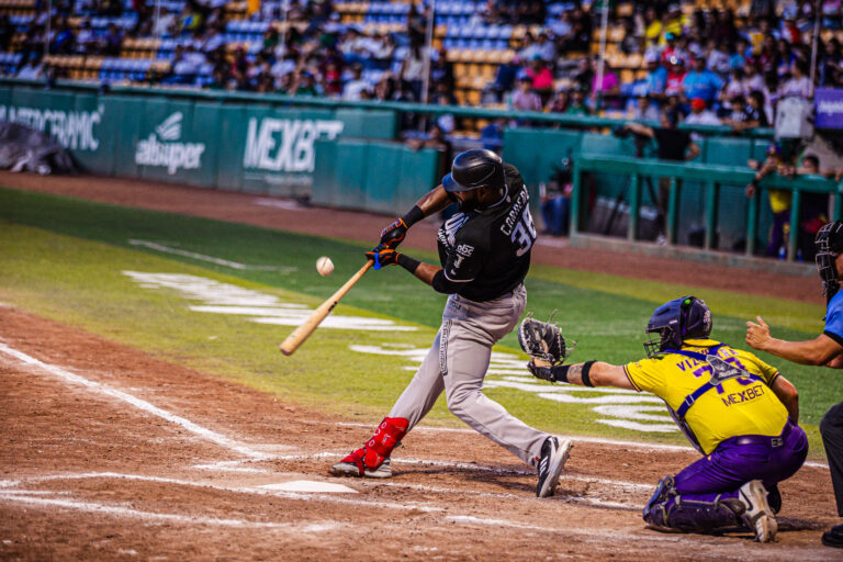 Toros explota en la décimotercera entrada y empata la serie ante Dorados