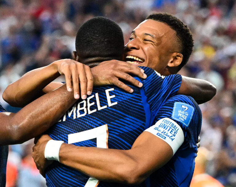 Mbappé lidera la clasificación de Francia con doblete ante Irak
