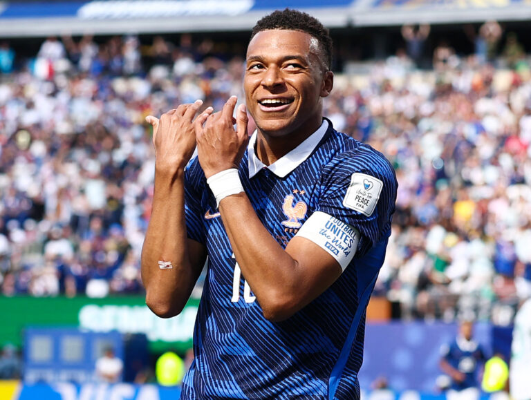 Mbappé hace historia y guía a Francia la victoria sobre Senegal