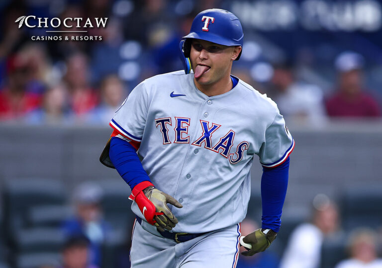 Rangers sobreviven a un cierre dramático y vencen 6-5 a Blue Jays en Toronto