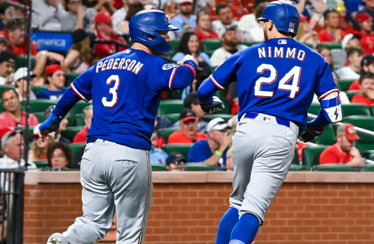 Rangers reaccionan en la novena y derrotan a los Cardenales en San Luis