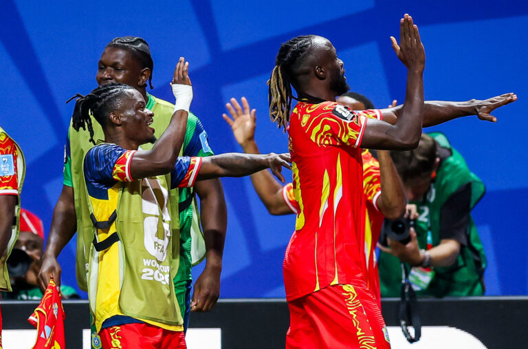 RD del Congo hace historia: remonta a Uzbekistán y avanza por primera vez a los dieciseisavos de final