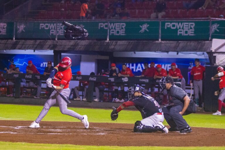 El Águila asegura la serie en Campeche con triunfo de 10-5 sobre Piratas