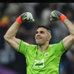 Dibu Martínez acelera su recuperación y apunta al debut de Argentina en el Mundial