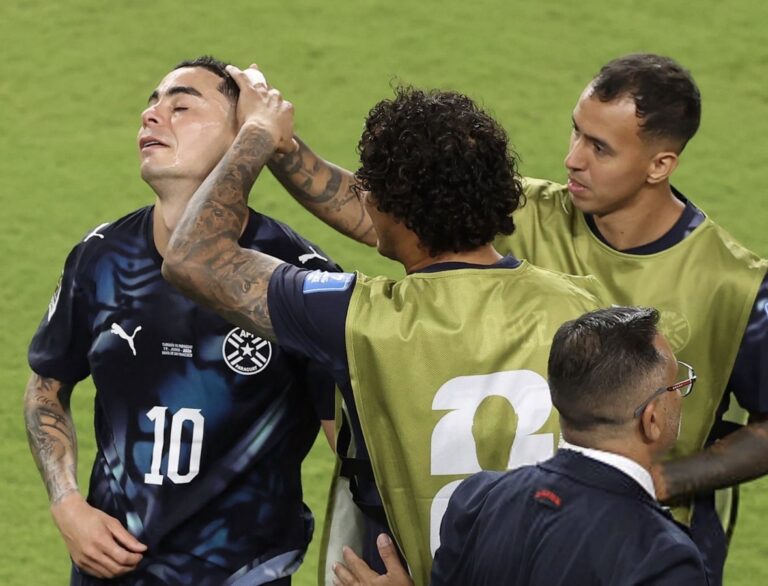 La nueva regla de la FIFA ya cobró su primera víctima: Miguel Almirón fue expulsado