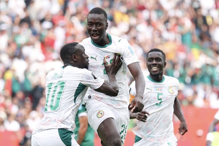 Senegal golea a Irak y mantiene vivo el sueño de los dieciseisavos de final
