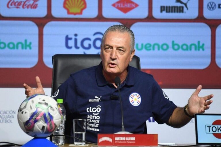 Chilavert reaparece en redes tras la histórica clasificación de Paraguay y revive su polémica con Gustavo Alfaro