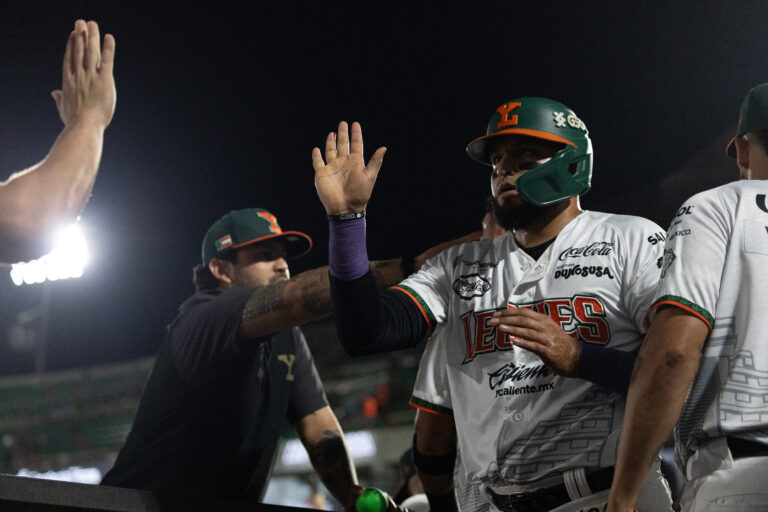 Ronnie Williams domina desde la loma y guía a Leones de Yucatán al triunfo sobre Piratas