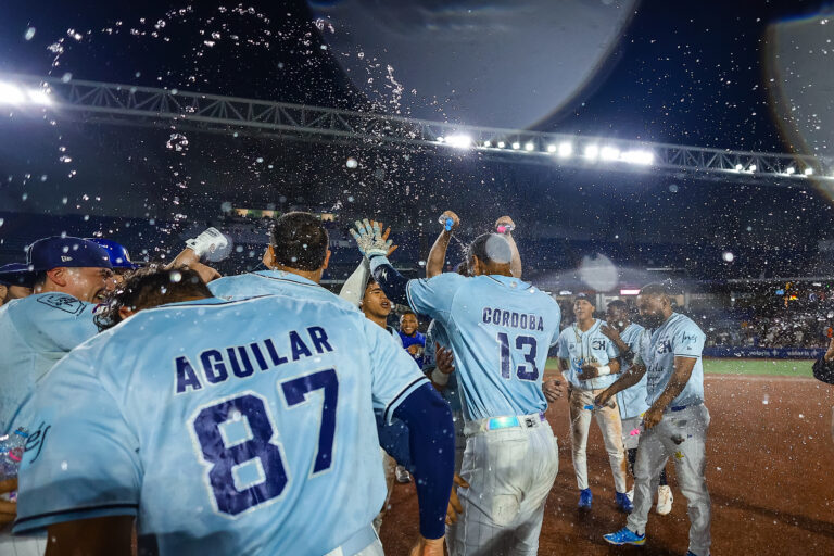 Charros firma espectacular remontada y deja en el terreno a Acereros