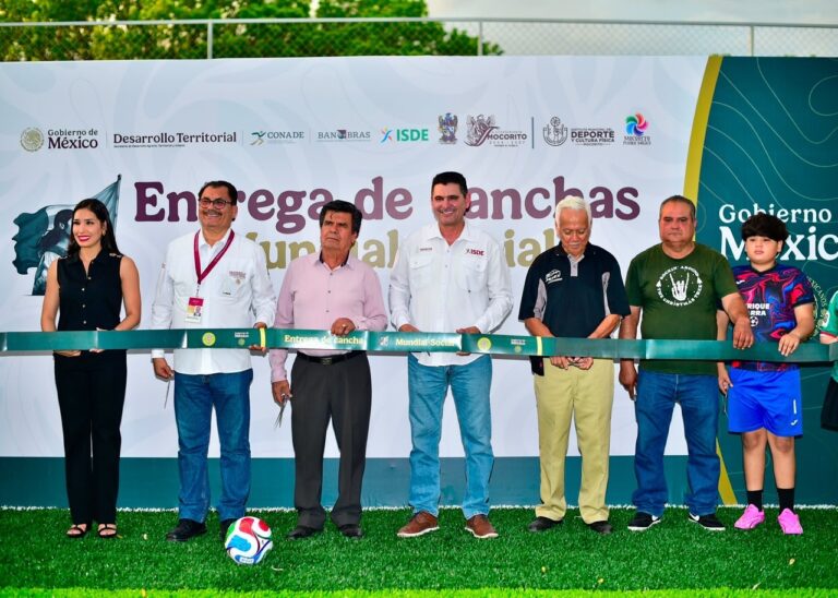 INAUGURAN DOS NUEVAS CANCHAS DE FÚTBOL 5 EN MOCORITO