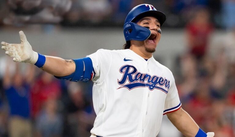 Rangers aplastan a los White Sox con ofensiva de 18 imparables; Alejandro Osuna impulsa tres carreras
