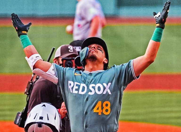 Red Sox responden en la recta final y derrotan a los Blue Jays en Fenway Park