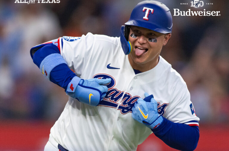 Rangers apagan a los Marineros con explosiva tarde de Joc Pederson y se afianzan en la cima del Oeste
