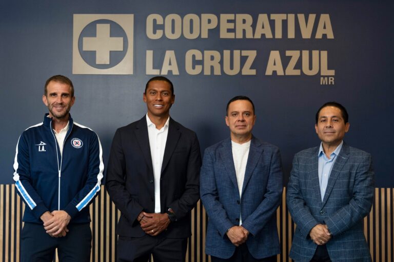 Cruz Azul ratifica a Joel Huiqui; el técnico campeón apunta al bicampeonato y a conquistar cuatro títulos