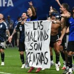 AFA podría ser sancionada por exhibir bandera de las Islas Malvinas tras el triunfo sobre Inglaterra